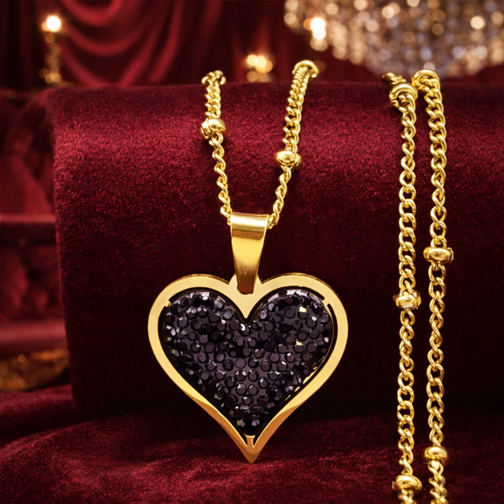 Collier Lora pendentif en forme de cœur pavé de pierres noirs