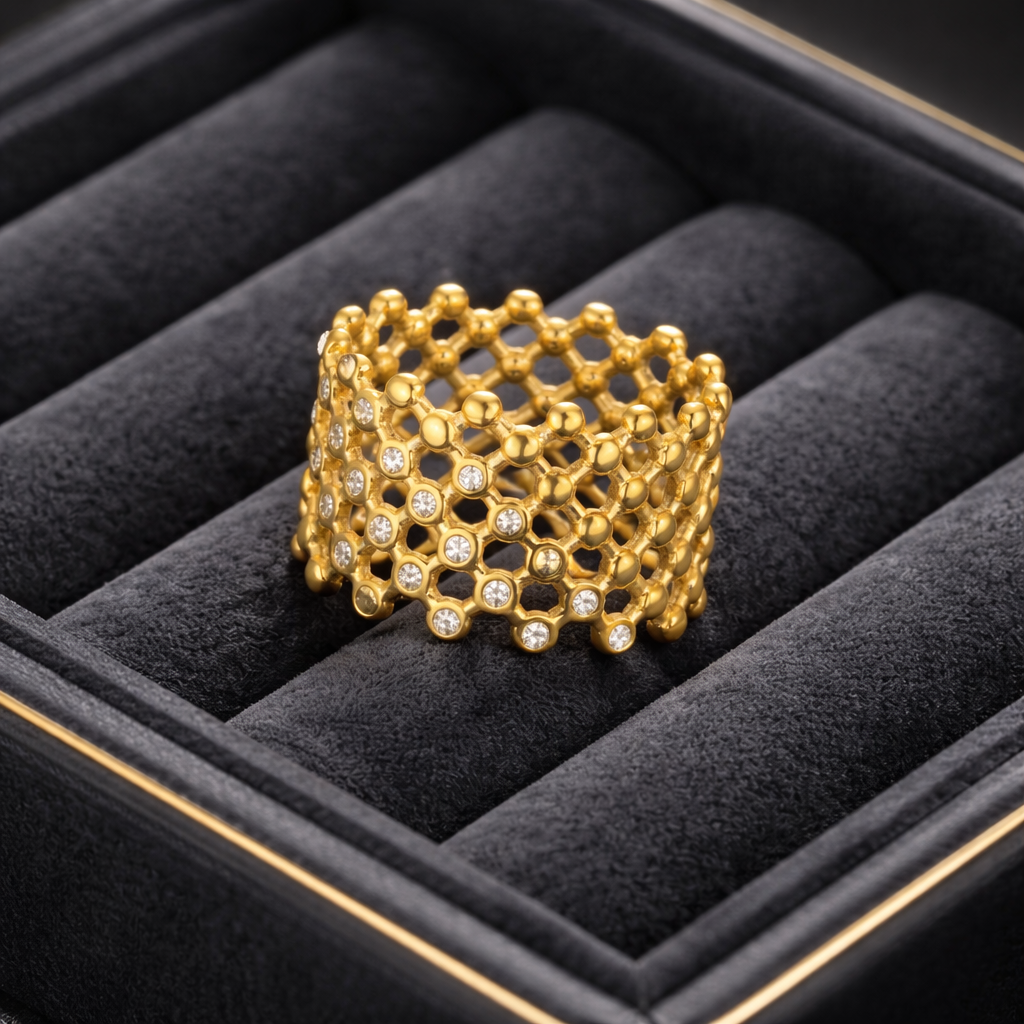 Bague Naya design ajouré délicatement travaillé