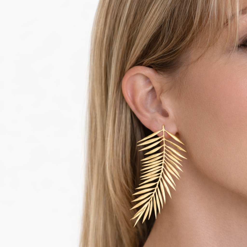 Boucles d’Oreilles Solina – Feuille Dorée en Acier Inoxydable